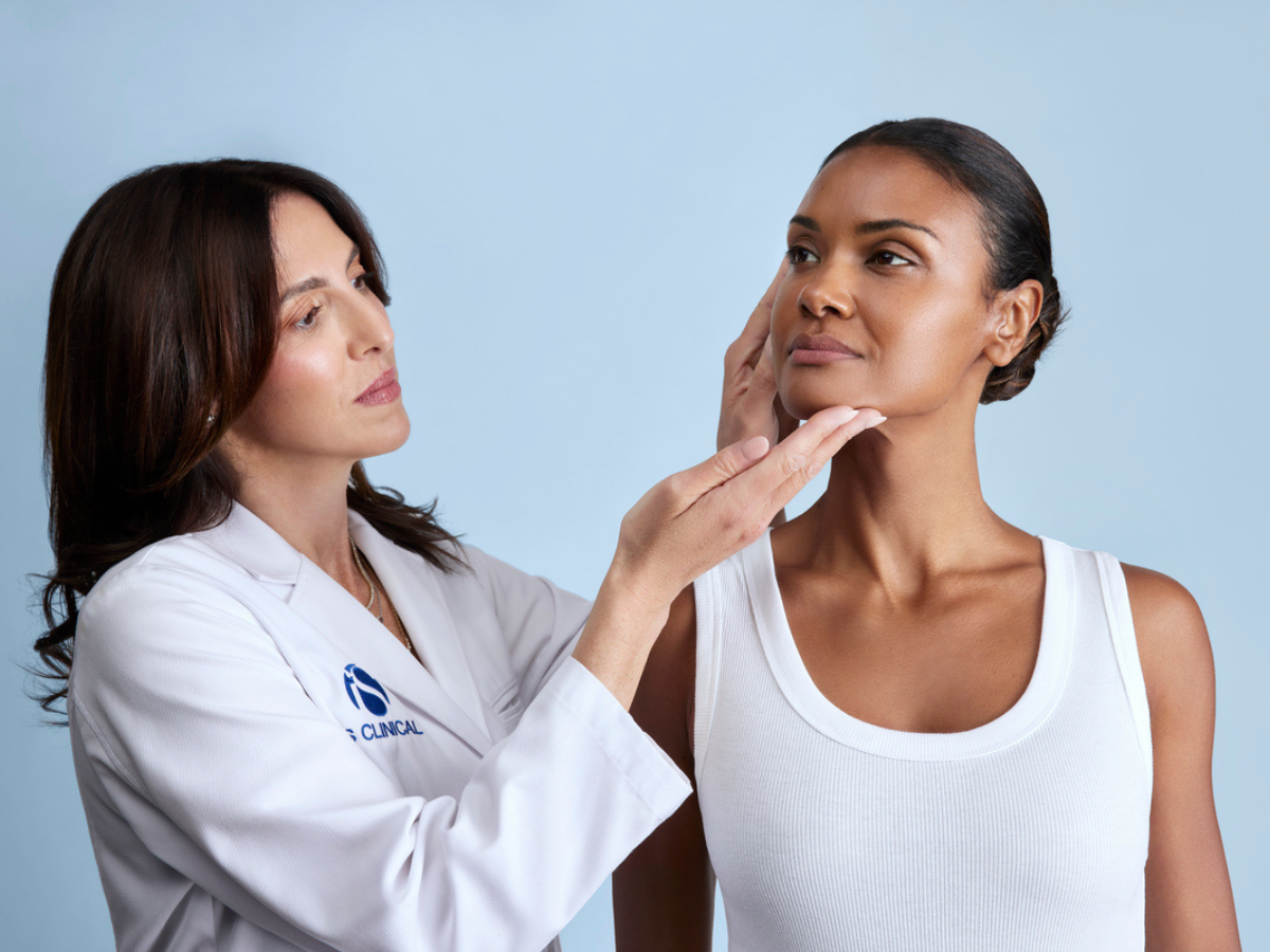 Productos de Skincare: Una colección de cosmecéuticos esenciales para una rutina de cuidado de la piel efectiva y saludable.